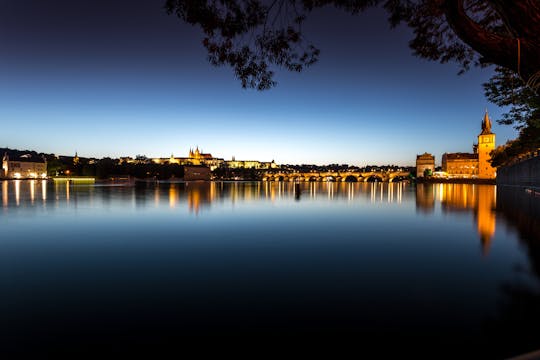 Prag Bootsfahrt mit Abendessen Ticket