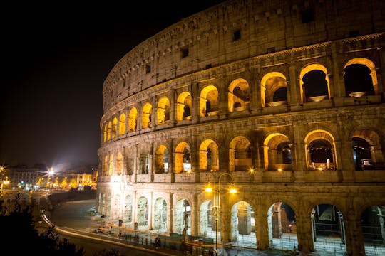 Visita al Coliseo con el suelo de la arena