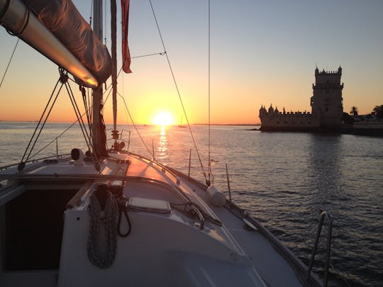 Sonnenuntergangskreuzfahrt entlang des Tejo in Lissabon