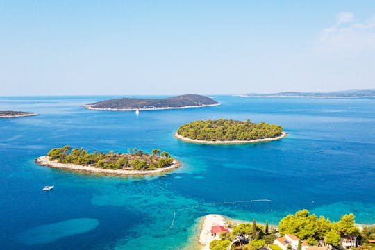 Halbtägiger Bootsausflug zur Blauen Lagune und zur Insel Solta von Trogir