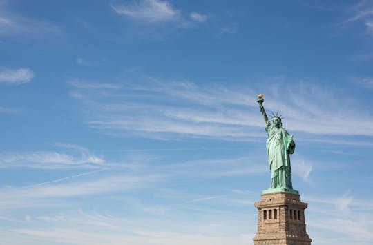 VIP eerste veerboot toegang tot Vrijheidsbeeld en Ellis Island-tour