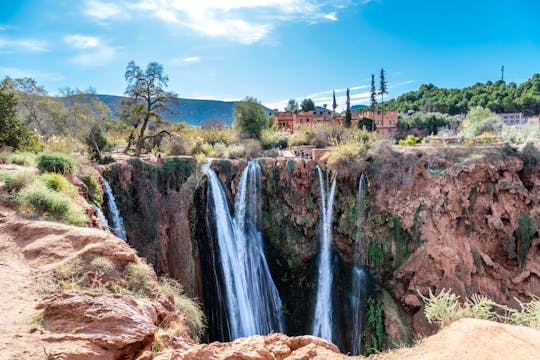 Tour zu den Ouzoud-Wasserfällen mit Imi-n-Ifri und Mittagessen ab Marrakesch