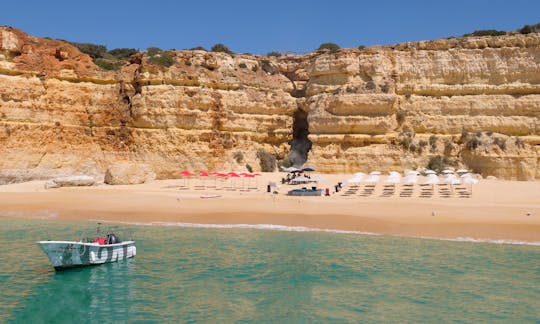 Geführte Bootstour mit extra Badezeit und Strand-BBQ ab Albufeira