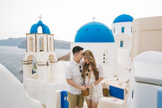 Santorini photo shoot with a pro photographer
