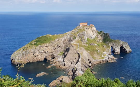 Gaztelugatxe and Mundaka small group guided tour from Bilbao