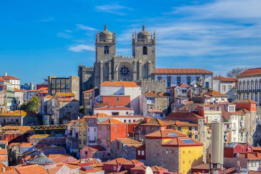 Tour de dia inteiro pelo Porto antigo e moderno com cruzeiro e degustação de vinhos