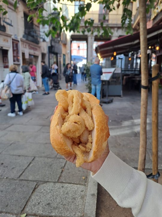 Wycieczka kulinarna po Madrycie z tapas i napojami z lokalnym przewodnikiem