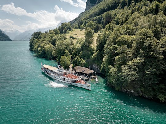 Legenden des Vierwaldstättersees: Dampfschiff-Erlebnis mit Mittagessen