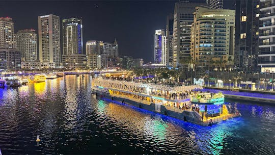 Dîner-croisière en yacht autour de la marina de Dubaï