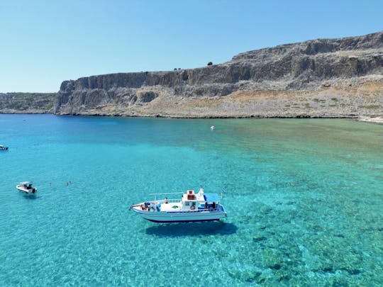 Schwimmen und Schnorcheln auf einer Bootstour in der Gegend von Lindos