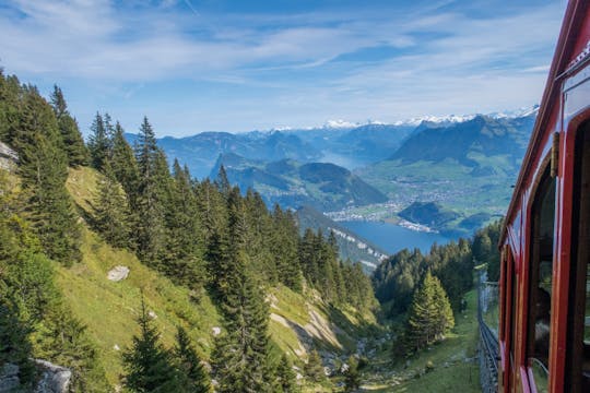 Bootsfahrt auf dem Vierwaldstättersee und privater Tagesausflug zum Pilatus ab Basel